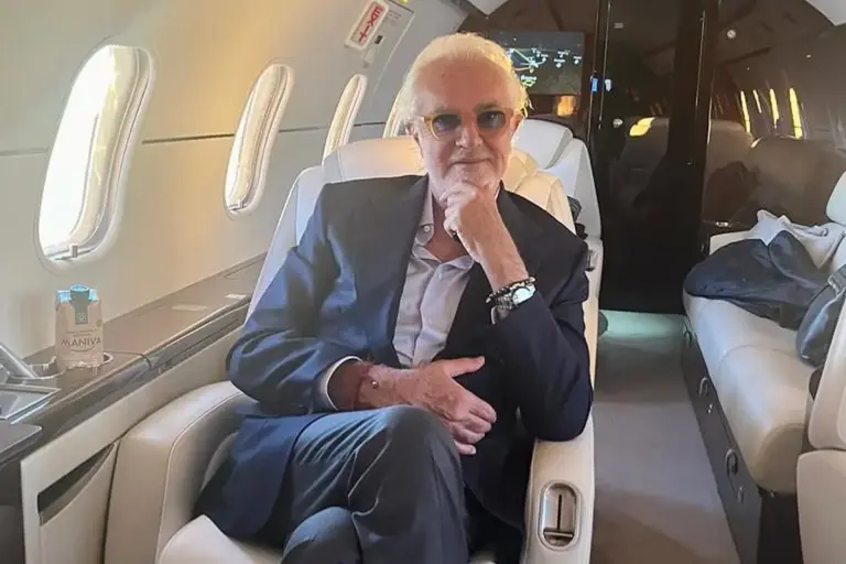 Flavio Briatore sul suo jet privato