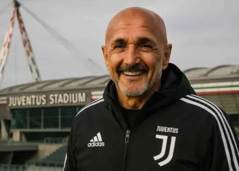 Spalletti sorridente davanti allo Stadium