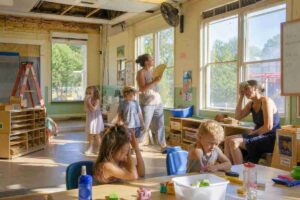Caldo alla scuola Giramondo, famiglie in allarme: accuse, lavori in corso e nodo trasferimento