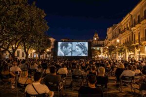 Cinema sotto le stelle a Roma 2026, la mappa delle arene da Trastevere a Ostia