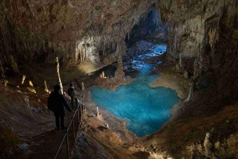Grotte di Falvaterra, la gita sotterranea a un’ora da Roma tra Lago Blu a forma di cuore e ingresso da 7 euro