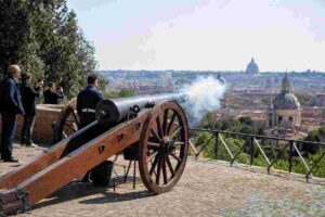 Il Cannone del Gianicolo, il colpo di mezzogiorno che da quasi due secoli scandisce il tempo di Roma