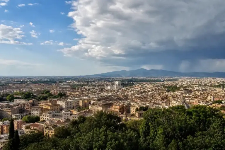Meteo Roma e Lazio, ponte del 2 giugno tra sole, caldo e primi temporali: le previsioni fino a martedì
