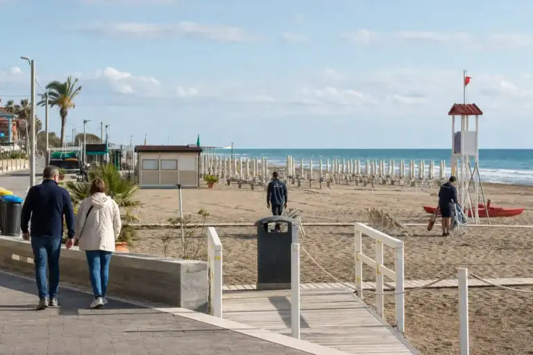Ostia, 45 concessioni firmate: come cambia il litorale tra nuove aperture e regolarizzazioni