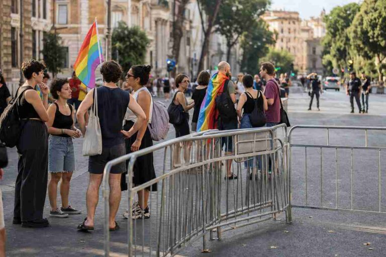 Roma Pride, il caso Keshet divide la Capitale: perché il carro degli ebrei Lgbtqia+ non sfilerà il 20 giugno