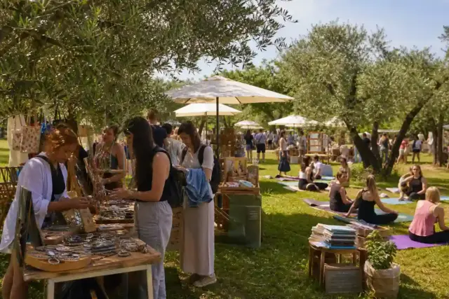 Bonfire Market torna alla Caffarella: due giorni tra artigianato, yoga e riuso sotto gli ulivi