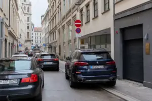 Box auto, prezzi record nei centri storici: a Roma si toccano i 15mila euro al metro quadro