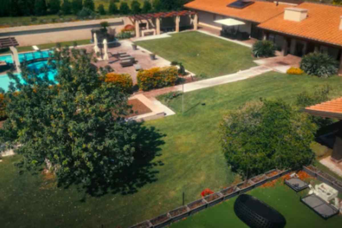Casa ilary blasi campo calcio DailyBest.it