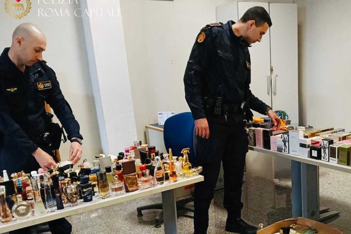 Sequestro di profumi da parte della Polizia di Roma Capitale