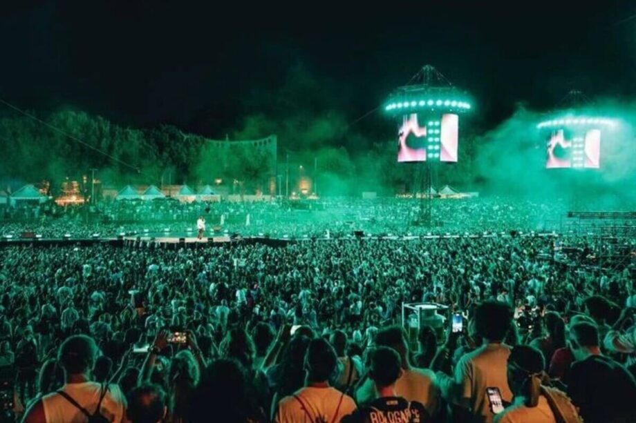 Il pubblico di ieri sera durante il primo dei due concerti di Cesare Cremonini al Circo Massimo a Roma