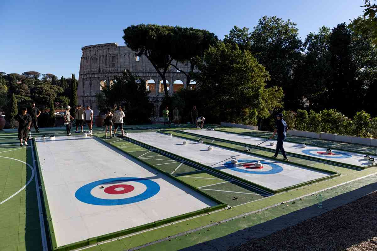 Un'immagine dall'alto delle tre piste di Curling realizzate a Colle Oppio