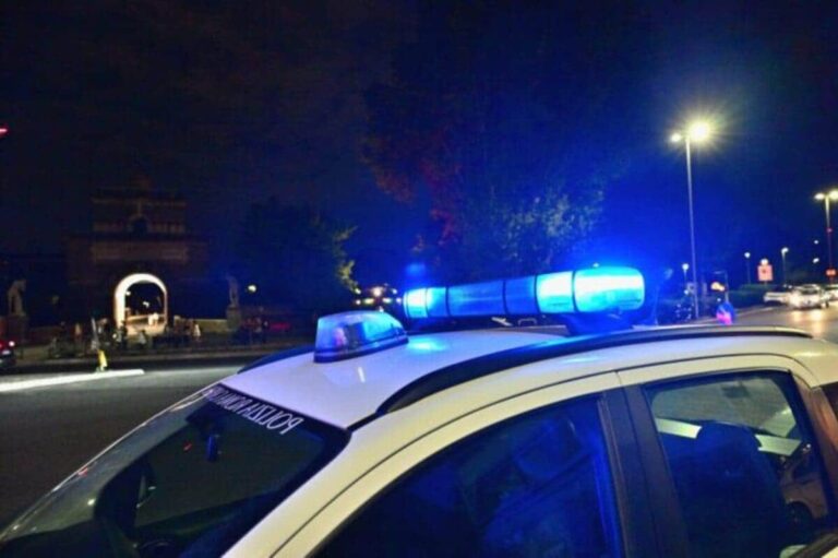 Posto di blocco per evitare le corse notturne a Ponte Milvio