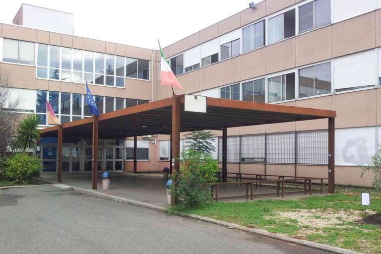 L'edificio che ospita Il Liceo Primo Levi di Roma.