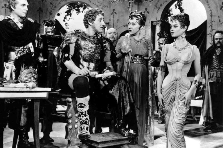 Un'immagine del film Mio figlio Nerone con Alberto Sordi e Brigitte Bardot