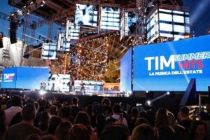 Immagine di Piazza del Popolo e della scorsa edizione dell'evento con Maxischermi e la piazza gremita
