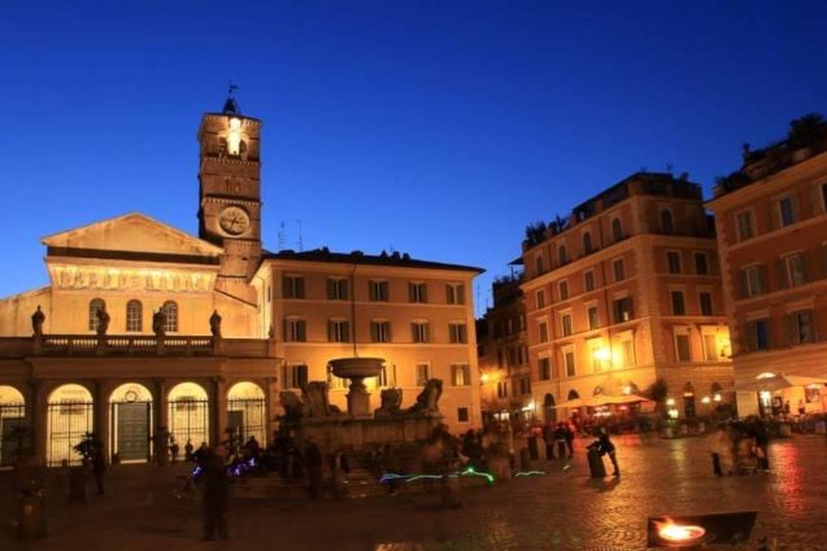 Una immagine di Trastevere al tramonto