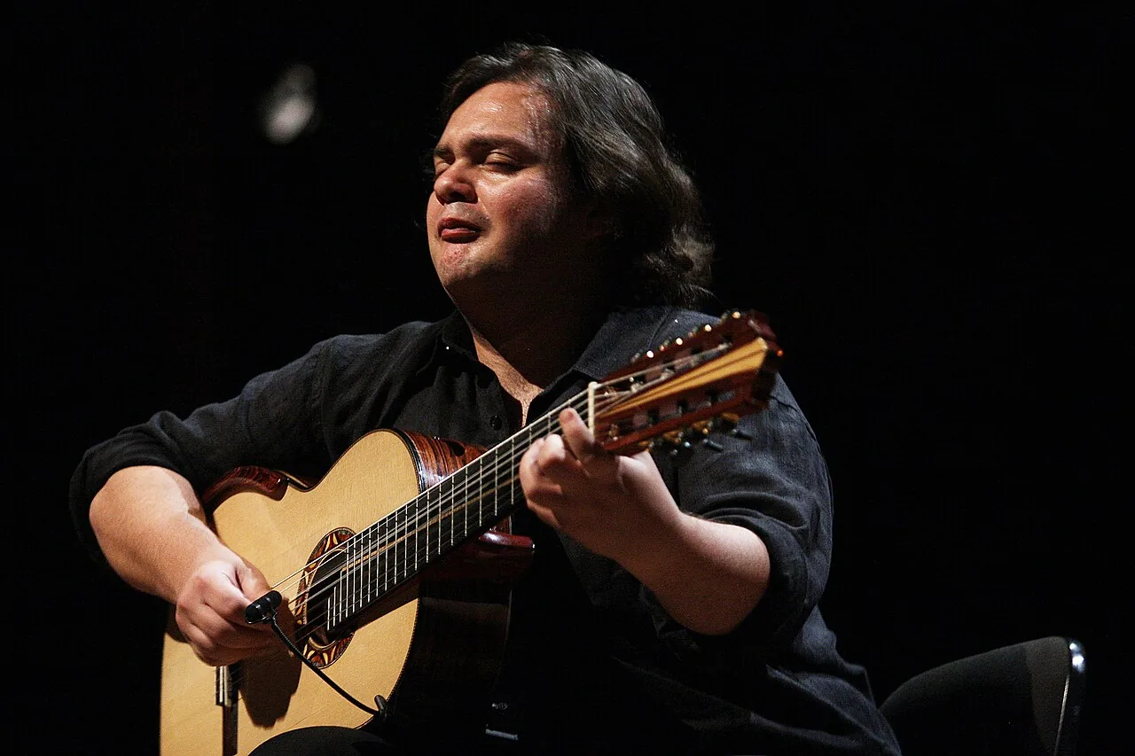 Yamandu Costa al Solomeo Open Combo: il chitarrista brasiliano alla Casa del Jazz il 7 luglio (2)