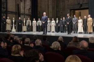 Teatro Valle di Roma riapre dopo 16 anni, Gualtieri taglia il nastro con Pirandello