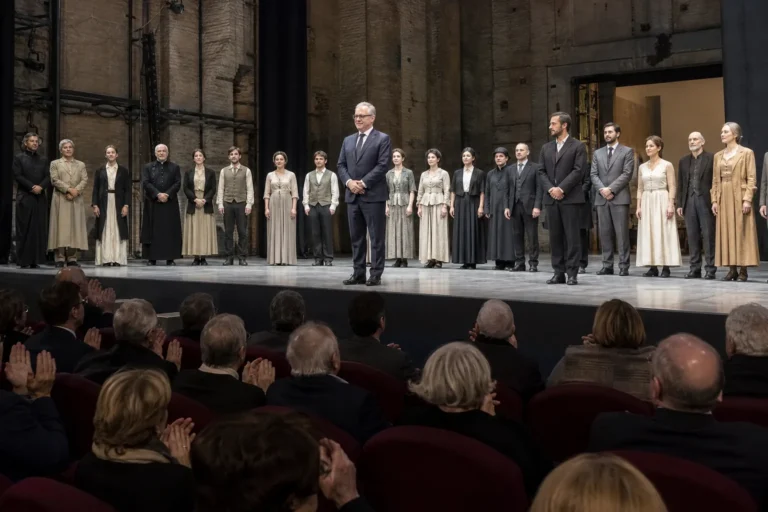 Teatro Valle di Roma riapre dopo 16 anni, Gualtieri taglia il nastro con Pirandello